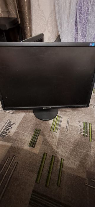 Крутий робочий монітор