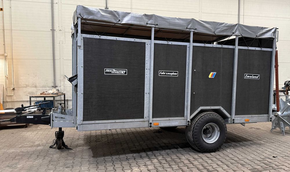 Przyczepa do przewozu zwierząt KURIER 6 EU