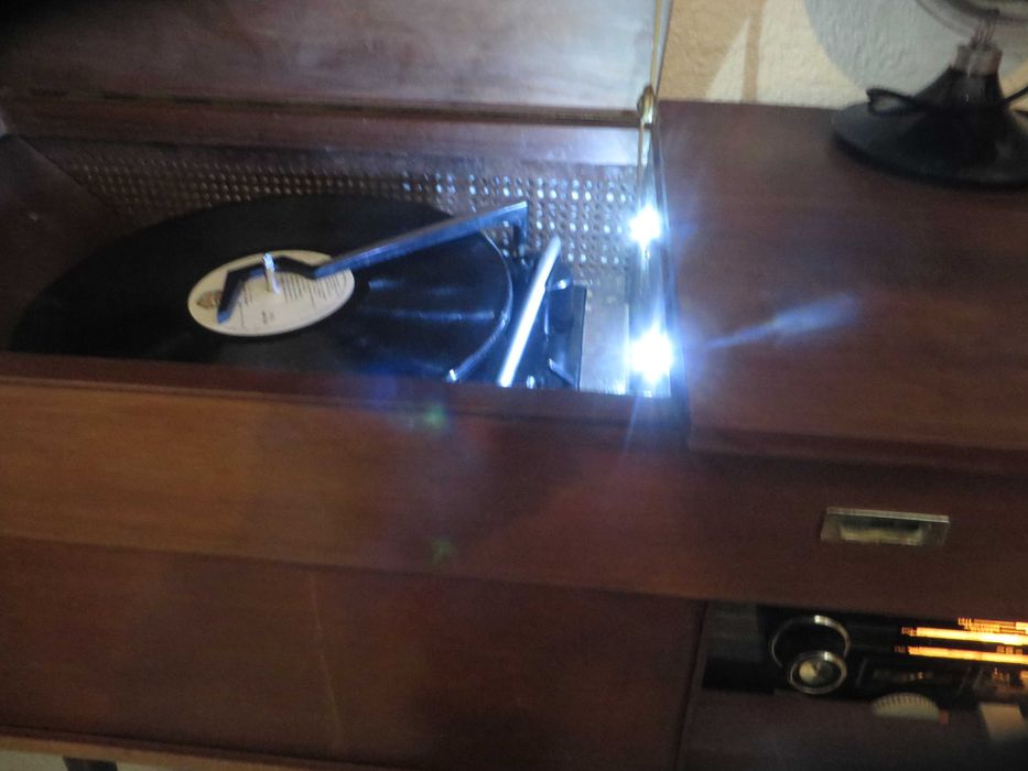 Rádio e Gira discos Philips