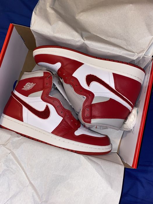 Air Jordan 1 Retro High OG Varsity Red