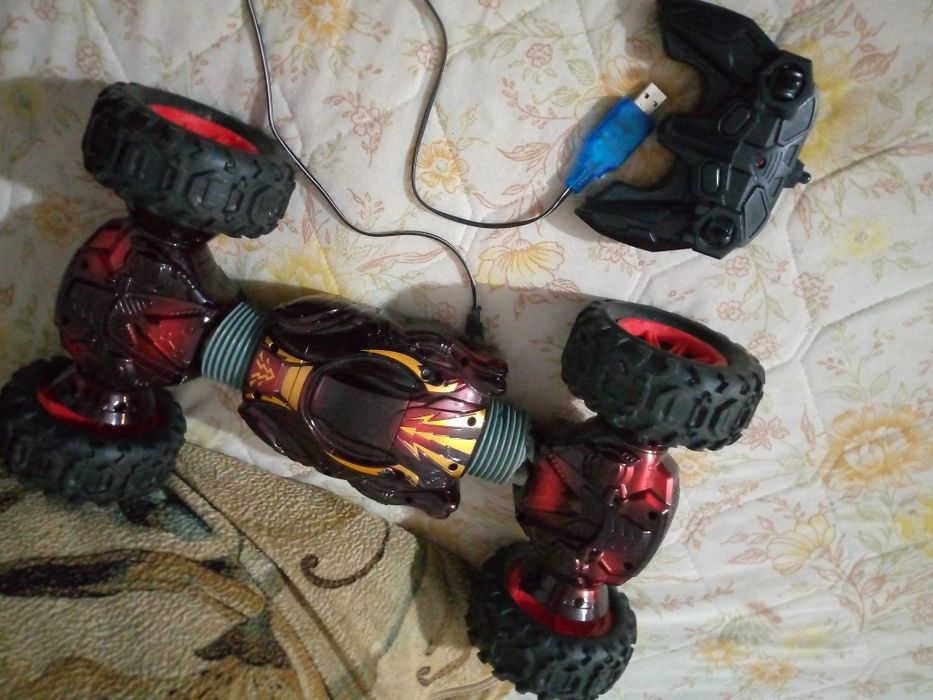 Машинка на радіокеруванні