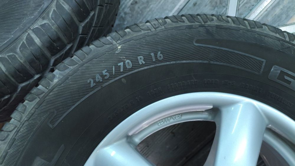 Jantes com pneus 245/70-16 General Grabber