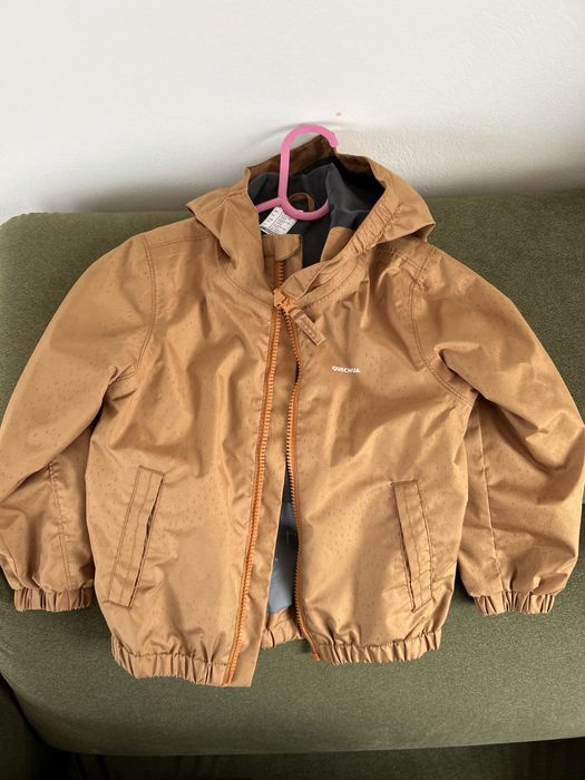 Kurtka wiatrówka jesienna decathlon quechua przeciwdeszczowa