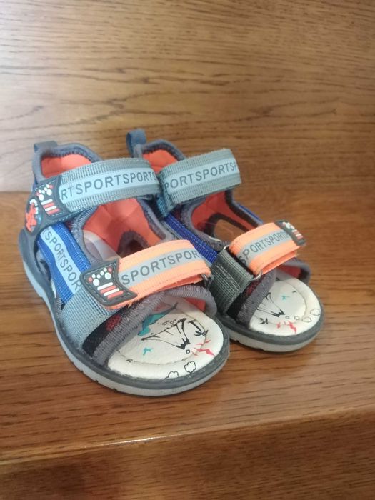 Sandałki chłopięce 22