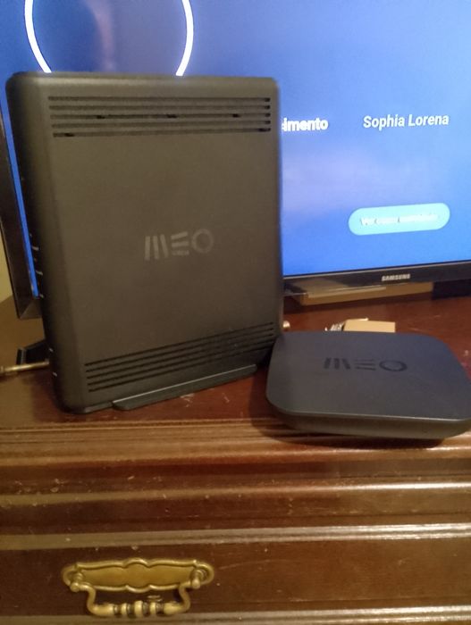 Aparelhos Meo roteador e tv box
