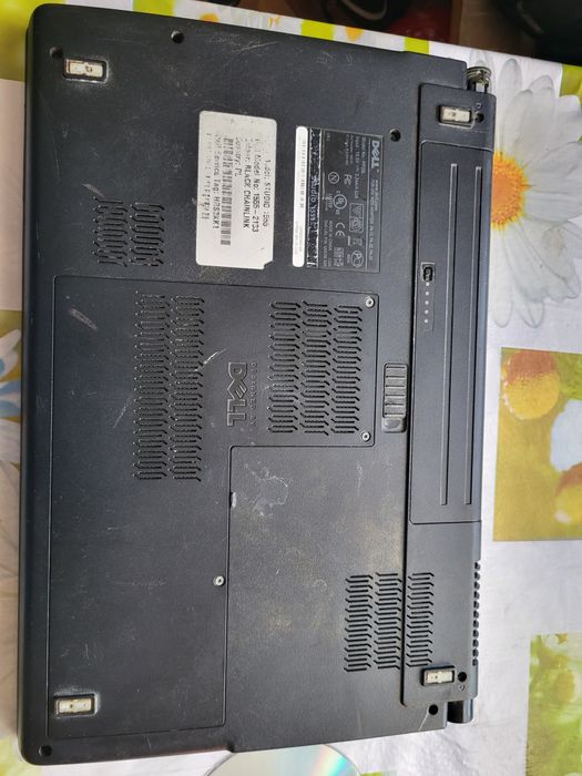 Laptop Dell PP 39L