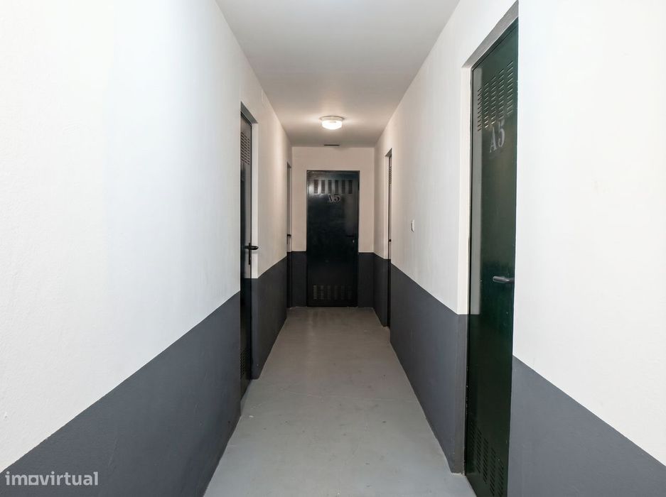 T2 com garagem, varanda e ar condicionado em Alhos Vedros