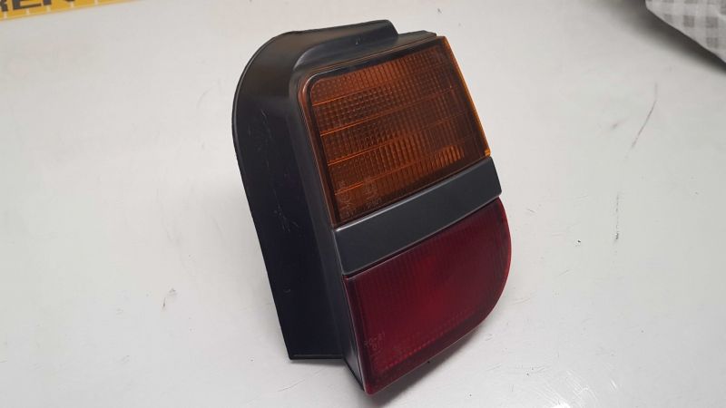 Farolim direito MITSUBISHI Space Wagon (N3_W, N4_W)