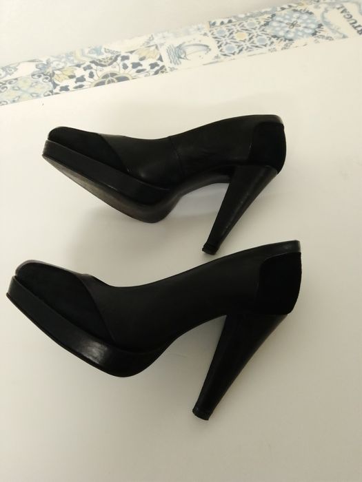 Sapatos pretos salto alto