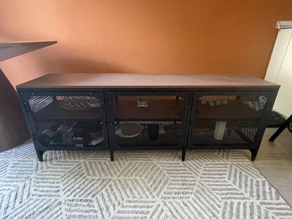 Aparador FJÄLLBO (Ikea)