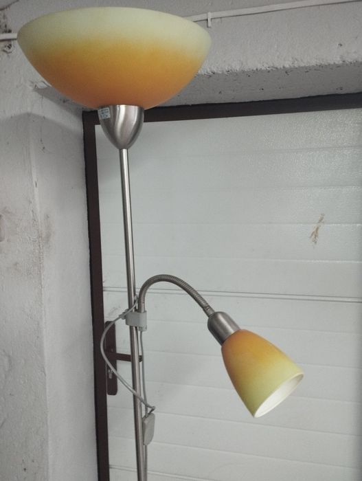 Lampa podłogowa stojąca