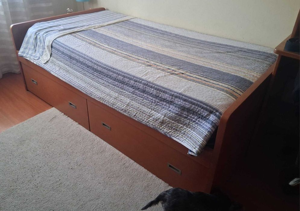 Mobília quarto (conjunto cama de solteiro mais mesinha cabeceira)