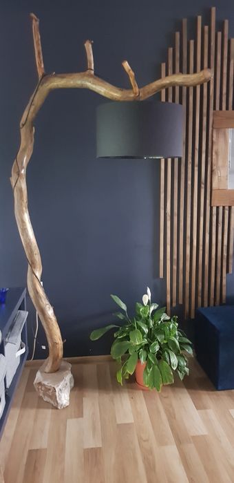 Lampa podłogowa konar drzewa