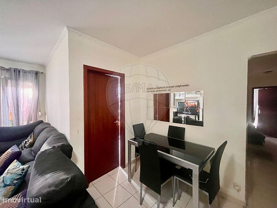 Apartamento T2 para venda — Santo António da Charneca, Setúbal