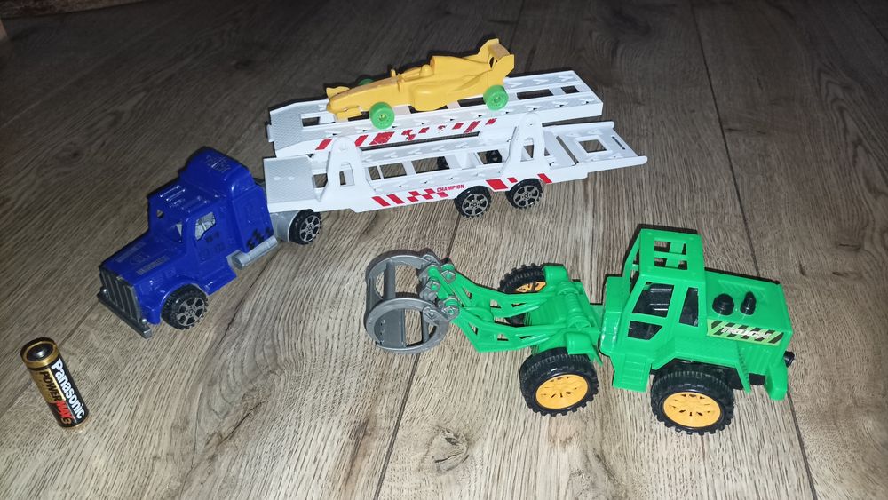 Машинки для хлопчиків(автовоз , трактор)