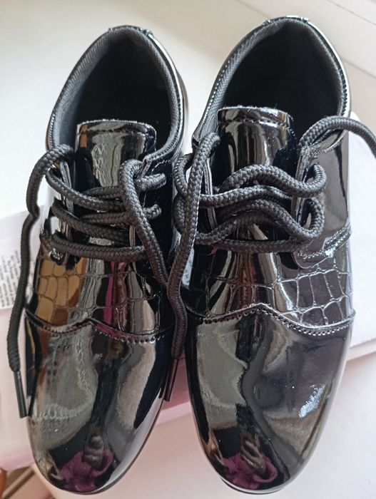 Продам туфельки для хлопчика.