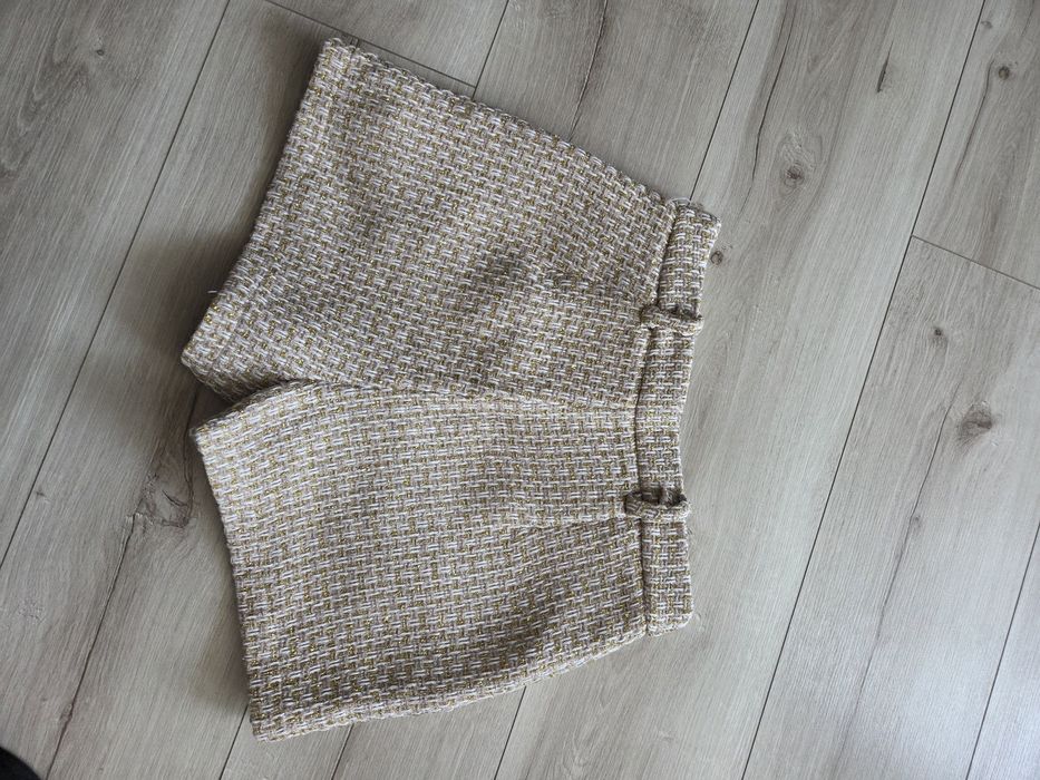 Spódniczko- spodenki ze złotą nitką S