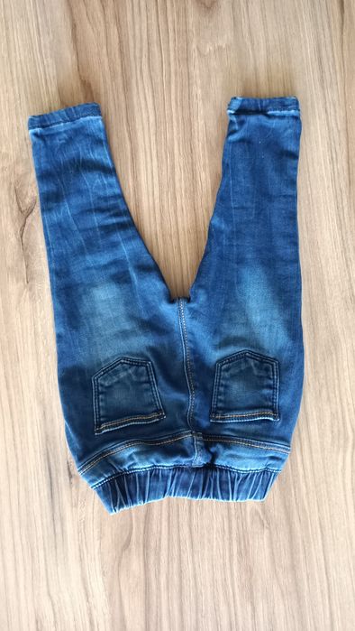 Miękkie i elastyczne jeansy 68cm