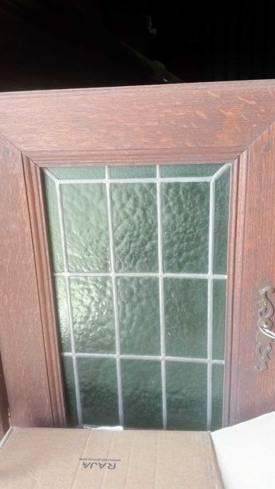 Móvel de sala com portas de vidro