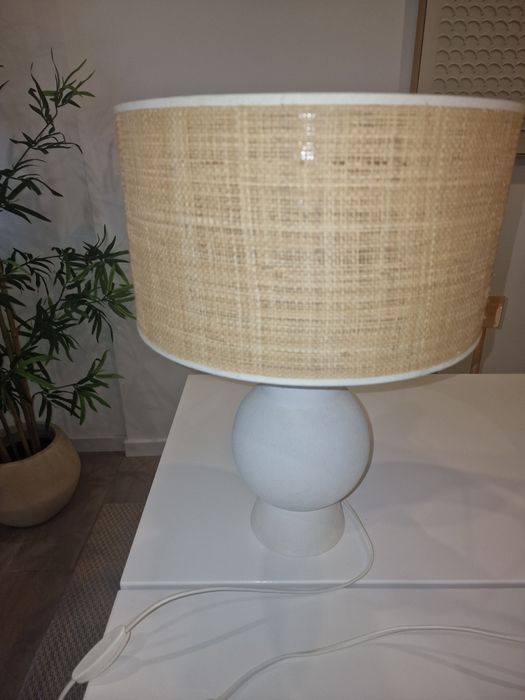 Candeeiros de Mesa em Cerâmica com Abajur Estilo Ráfia – Elegantes e em Ótimo Estado