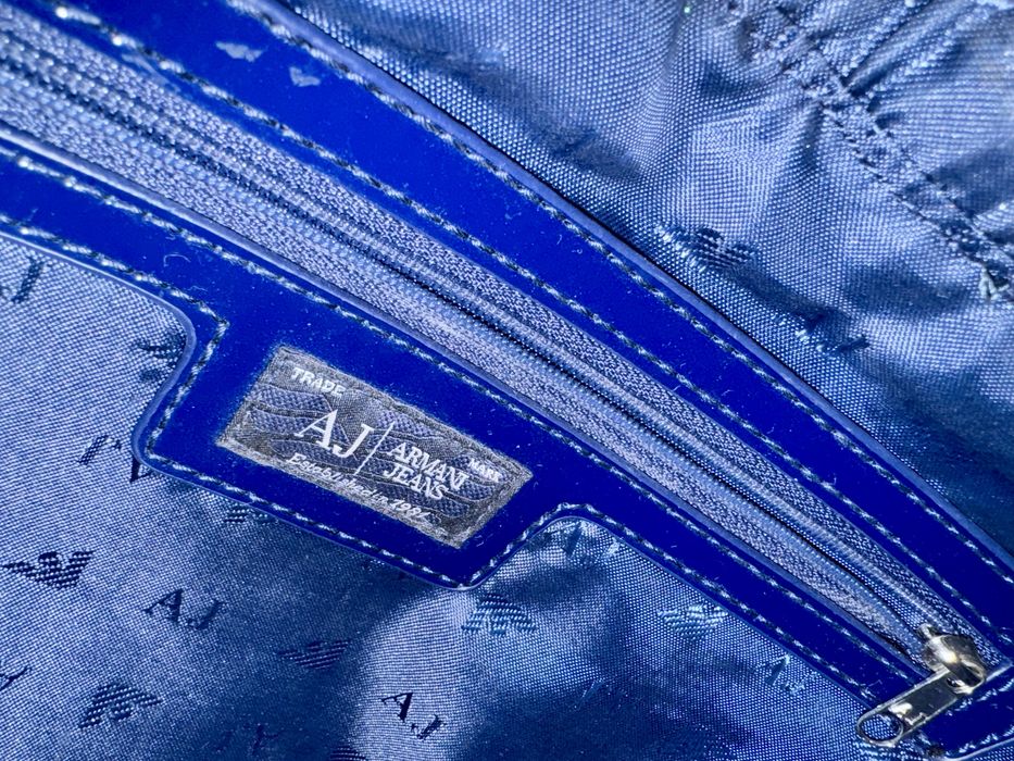 Продам сумку ARMANI JEANS ОРИГИНАЛ состояние новой!