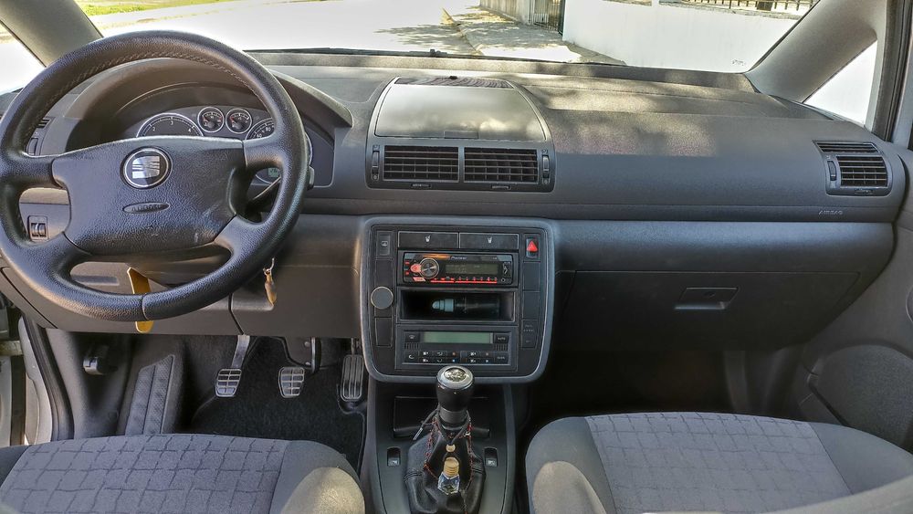 SEAT Alhambra em muito bom estado