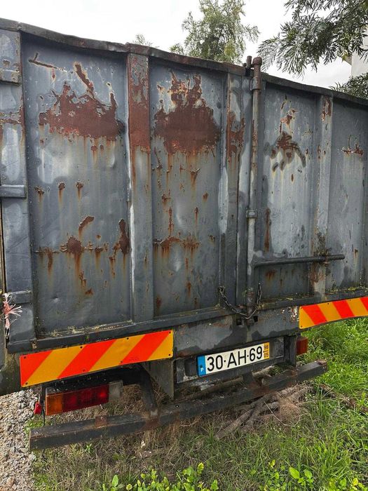 Volvo FL 6 - 14 com grua