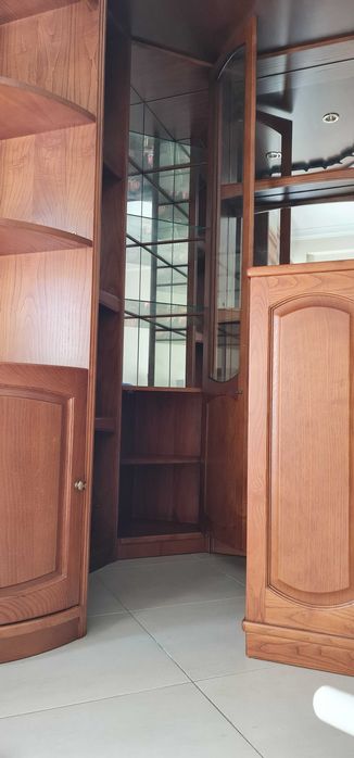 Móvel Bar de Canto Premium em Carvalho + 2 Bancos – [JÁ DESMONTADO]