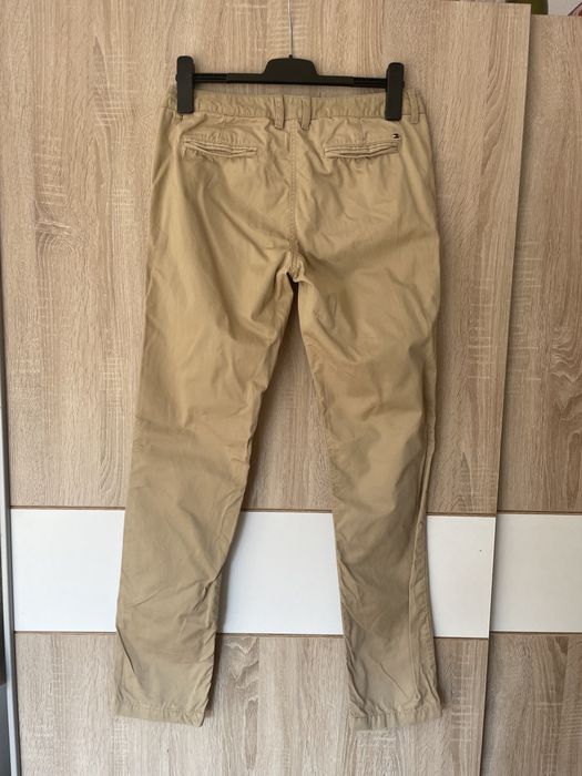 Spodnie Tommy Hilfiger S M chinosy beżowe piaskowe modne eleganckie
