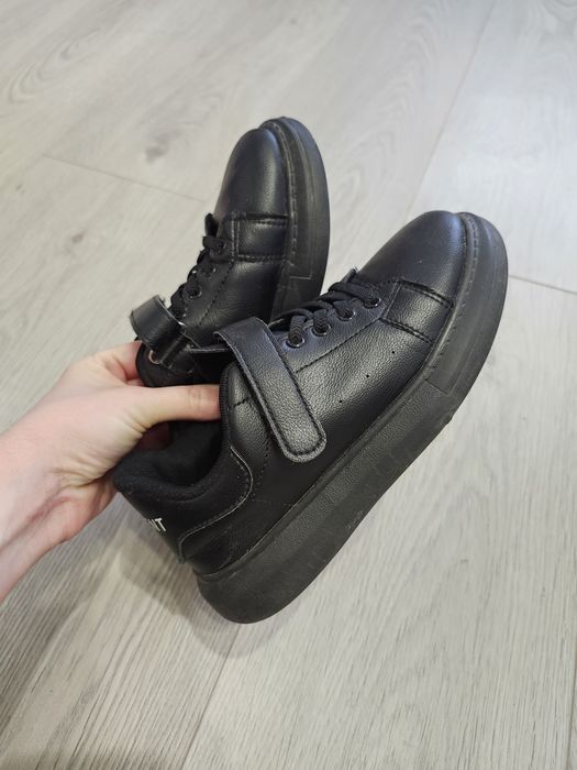 Взуття для дівчинки