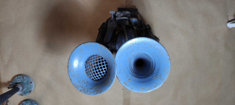 Buzina dupla automóvel antiga