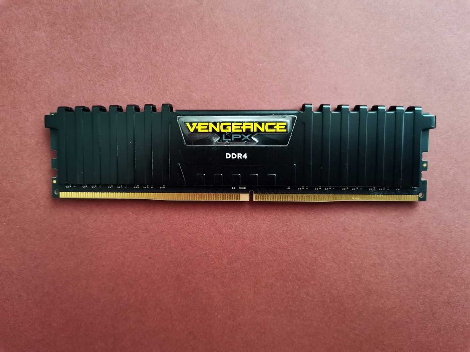 DDR4 8GB Corsair VengeAnce 2400 -Komputer