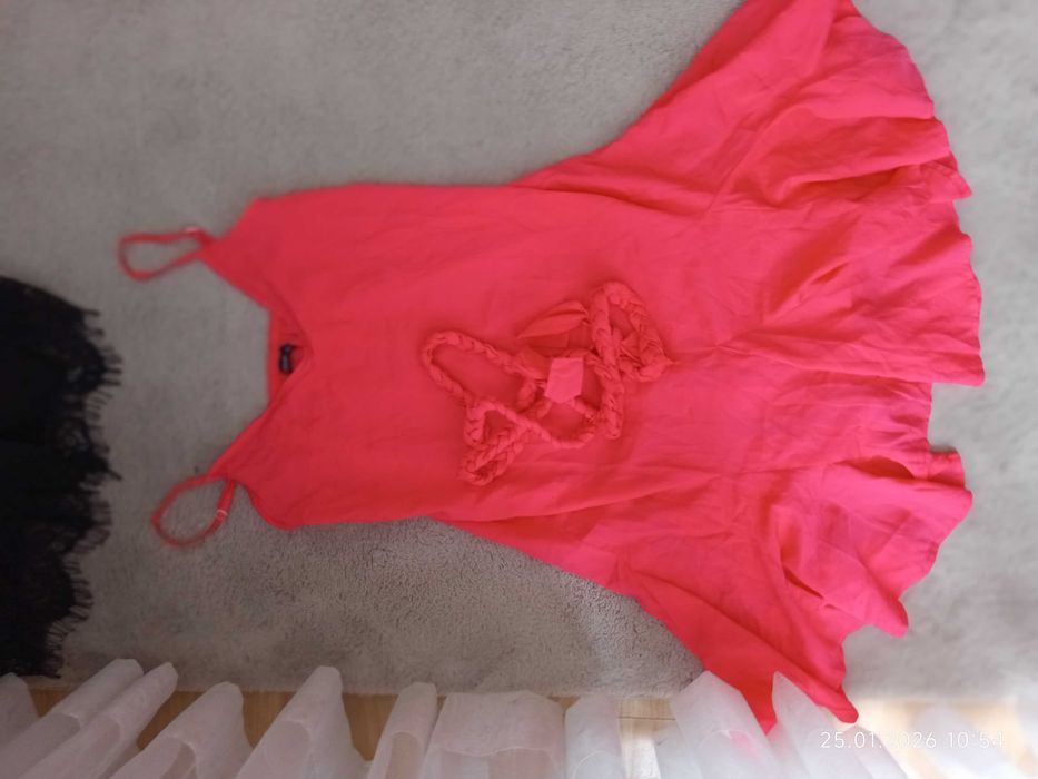 Letnia ,cienka sukienka Bohoo kolor fuksja 38 z paskiem