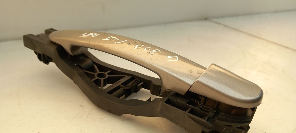 Puxador porta frente direita SKODA Octavia II Break (1Z5)