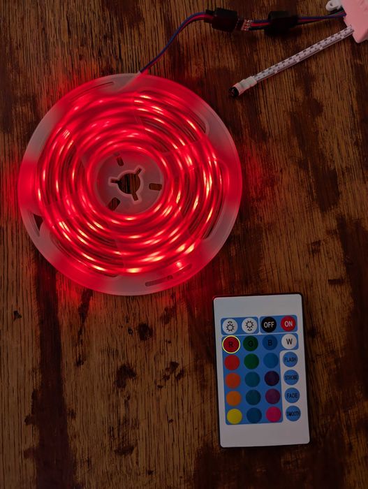 Taśma LED kolorowa 5 m zasilanie sieciowe zasilacz