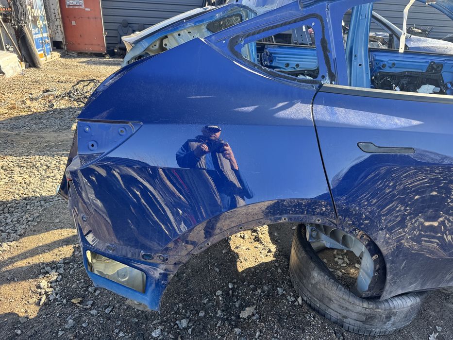 Четверть model Y
