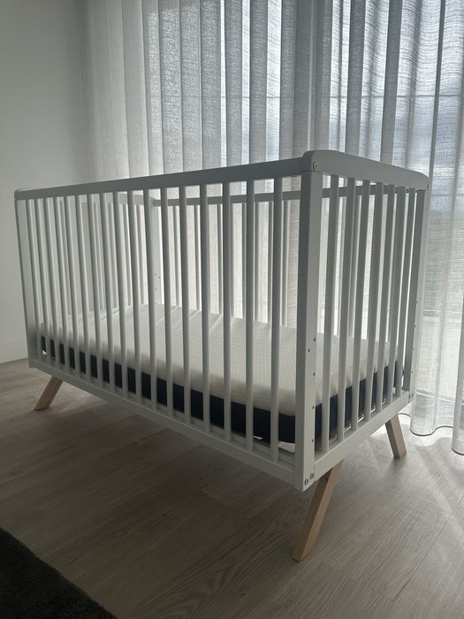 Berço de Bebé com colchão ergonomico
