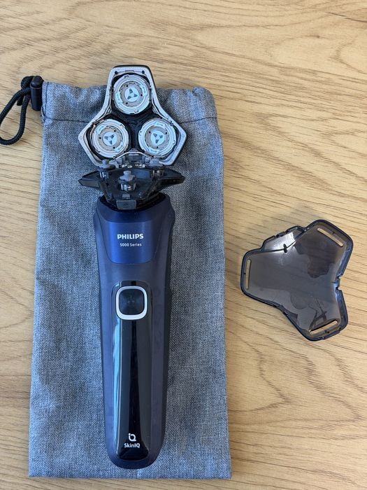 Електробритва Philips Series 5000 SkinIQ