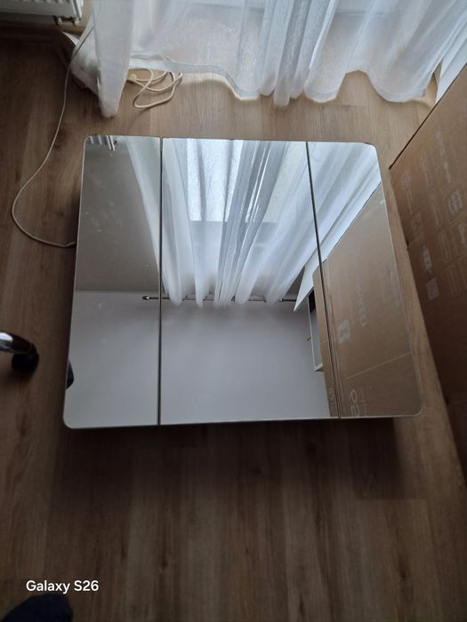 Szsfka z lustrem