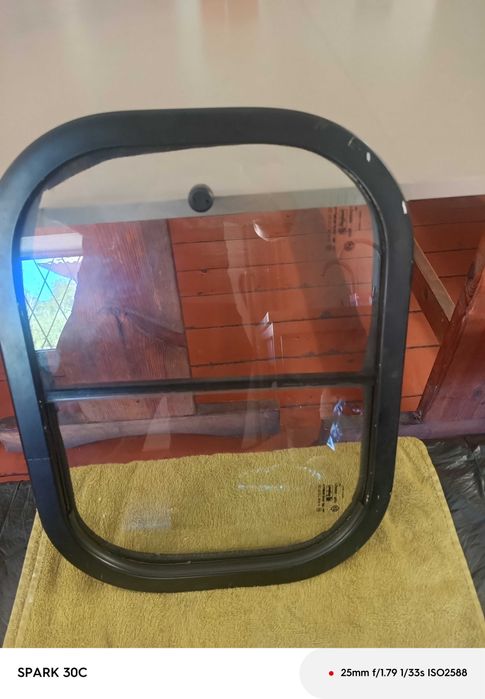 Запчастини , скло з рамою від мерседес , made in Spain