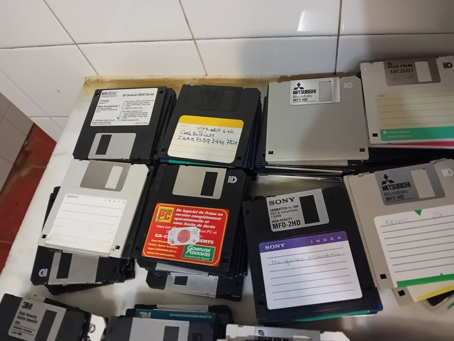 Conjunto de 170 Disquetes 3.5 HD Diversas