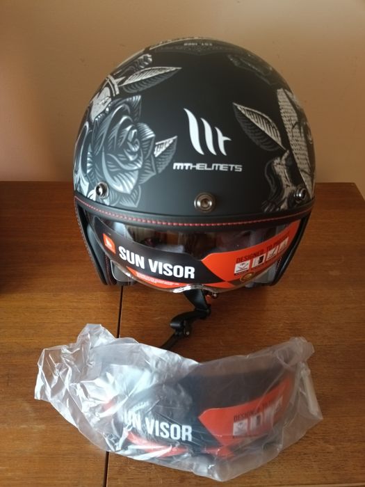 Capacete aberto com viseira