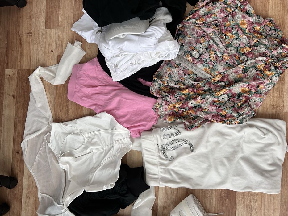 Пакет жіночих речей