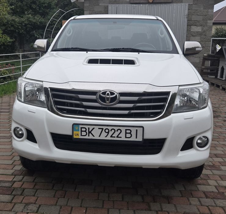 Продам Toyota Hilux 2013