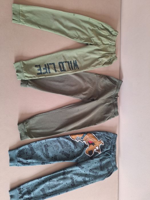 Zestaw ubran 128/134.