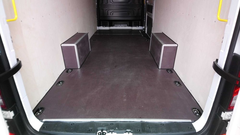 Zabudowa samochodu dostawczego VW Crafter L5H3 i innych modeli