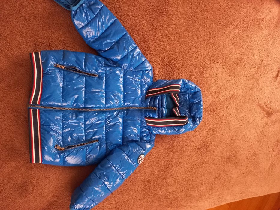 Продам класні куртки весна