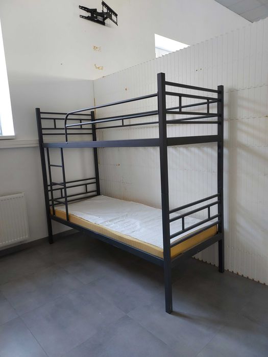 Łóżko 2-piętrowe metalowe z drabinkami
