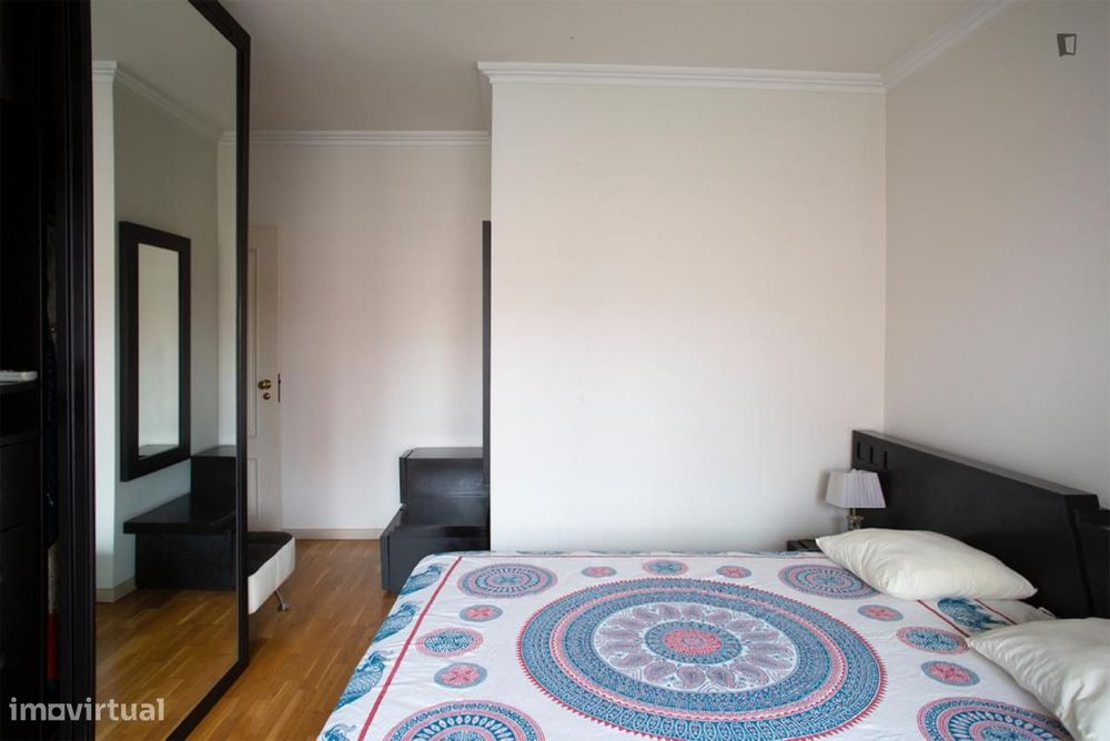 Quarto - localizado em Sete Rios Lisbon