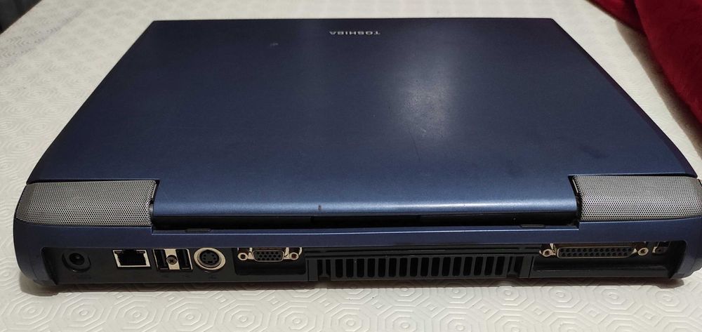 Portátil Toshiba Satellite S2450 avariado